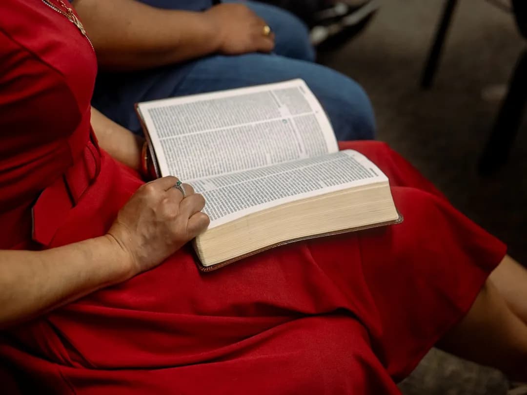 Uitgelichte afbeelding bij: Wat zegt de Bijbel over vrouwen in het ambt?