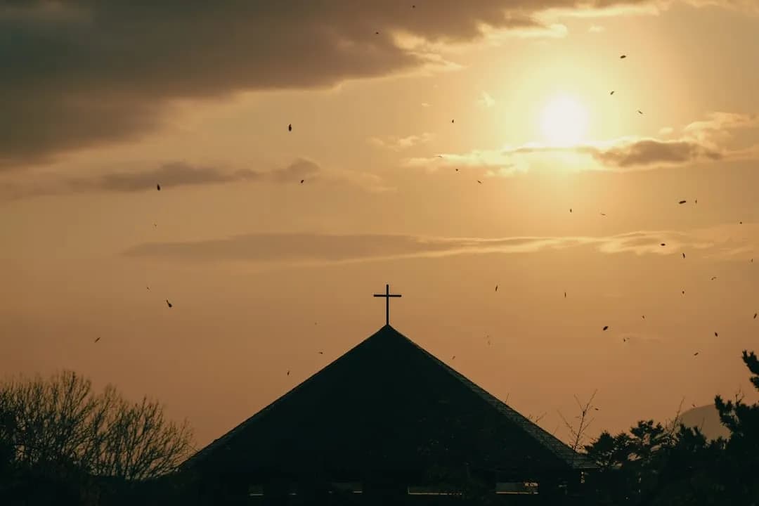Test uw bijbelkennis met de BijbelAssistent bijbelquiz Kruis bij zonsondergang - test uw bijbelkennis met interactieve bijbelquiz